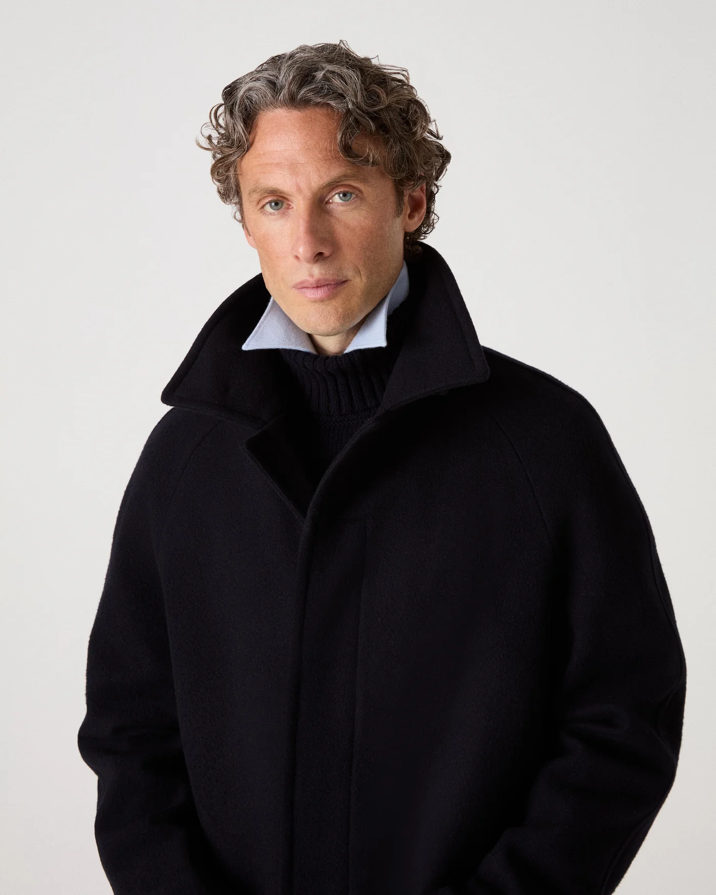 Nelson II Wool/Cashmere Raglan Coat - Dark Navy — view 2