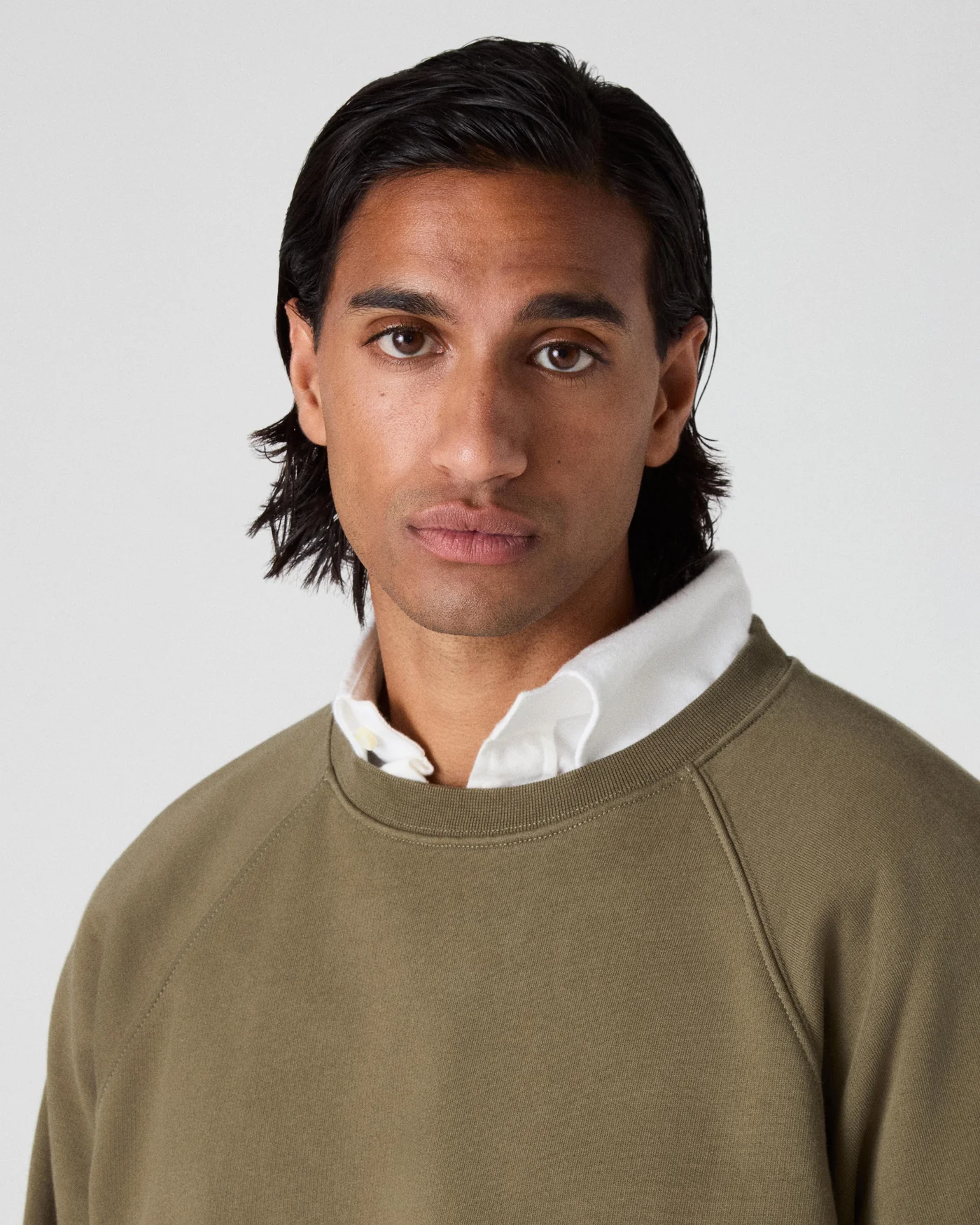 Tommy Raglan Sweatshirt - Olive — view 2